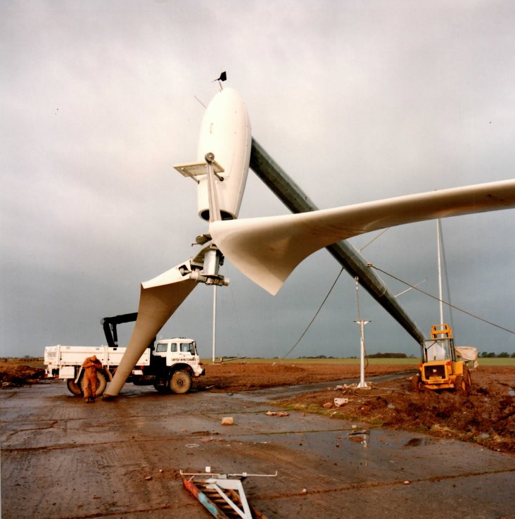 Orton wind farm build — installing a Carter turbine