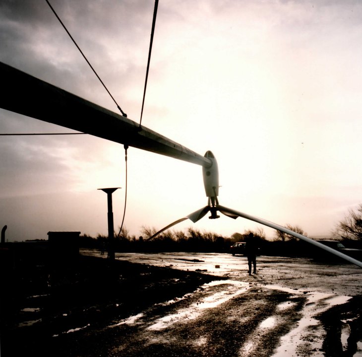 Orton wind farm build — installing a Carter turbine