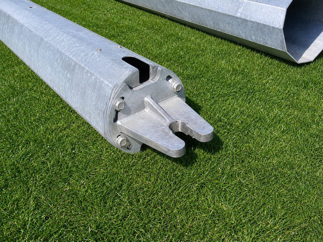 Tower section end fitting with the coupling tongue used to draw adjacent sections together with a hydraulic ram
